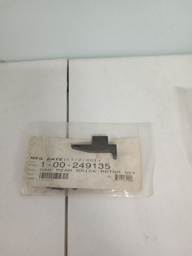 Oak rear brick retainer set