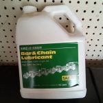 Chain saw bar and chain oil